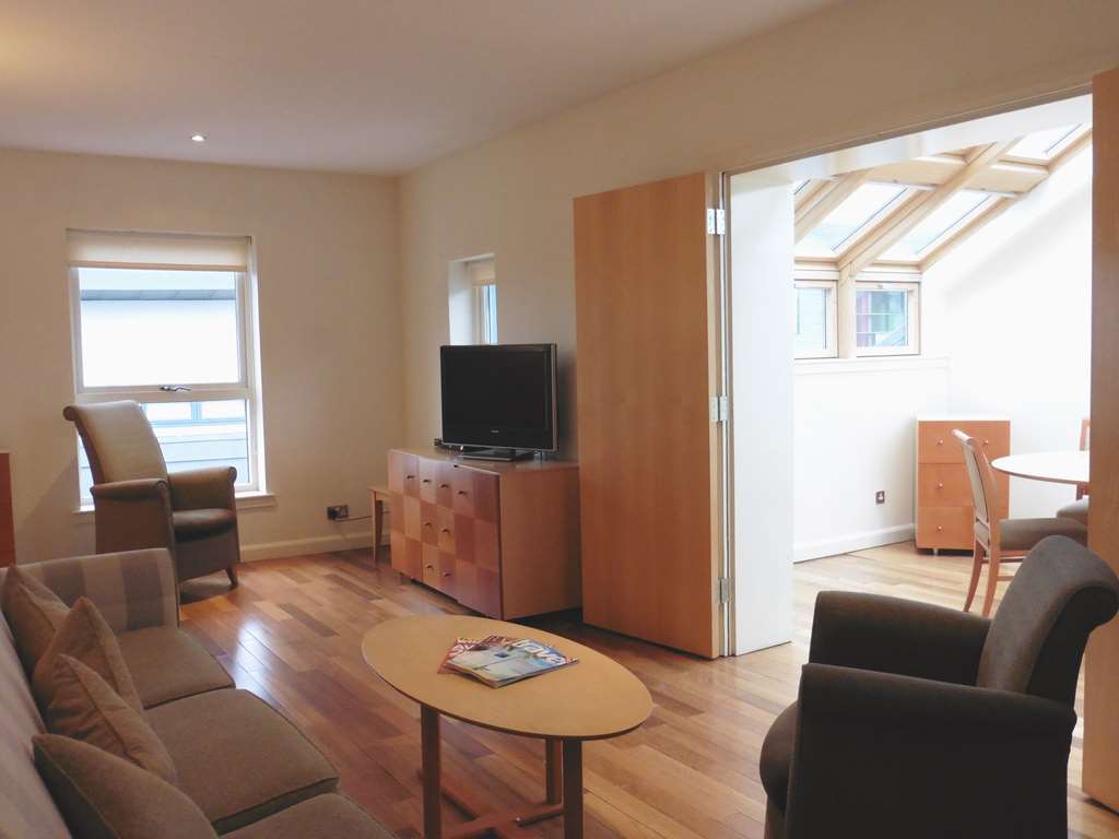Holyrood Aparthotel Edinburgh Room photo
